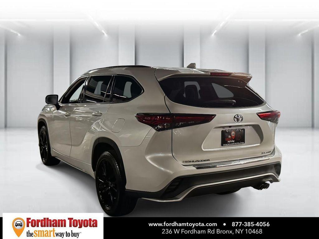 used 2023 Toyota Highlander car, priced at $33,999