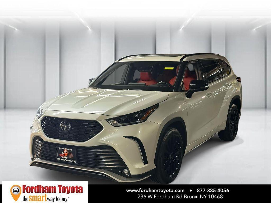 used 2023 Toyota Highlander car, priced at $33,999