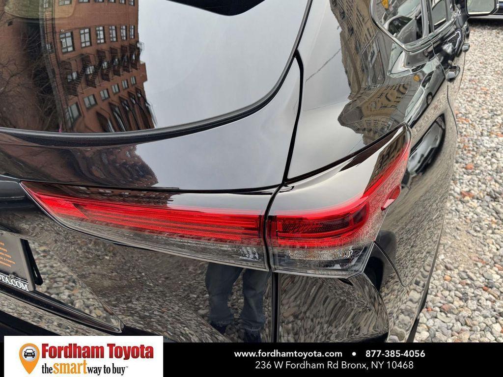 used 2023 Toyota Highlander car, priced at $35,499