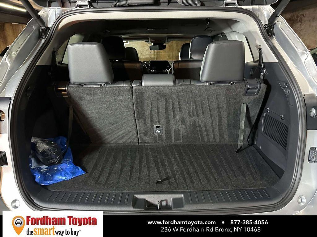 used 2025 Toyota Highlander car, priced at $43,999