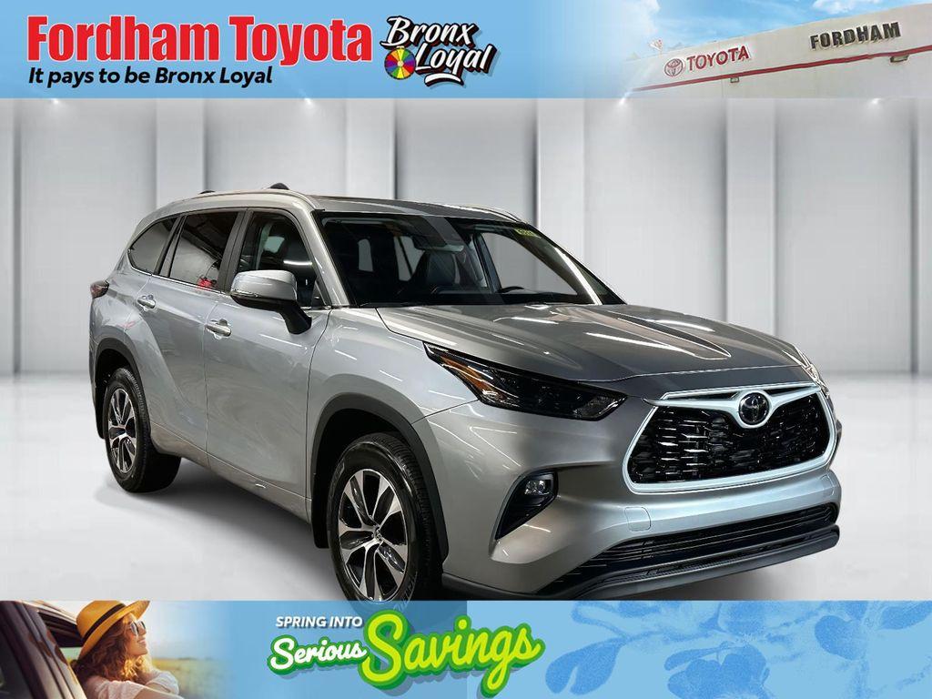 used 2025 Toyota Highlander car, priced at $43,499