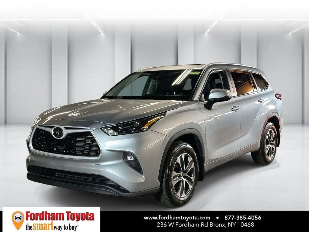 used 2025 Toyota Highlander car, priced at $43,999