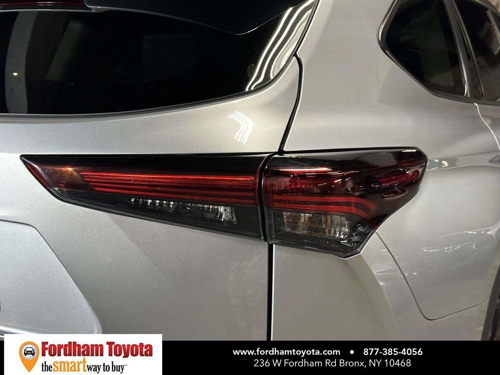 used 2025 Toyota Highlander car, priced at $43,999