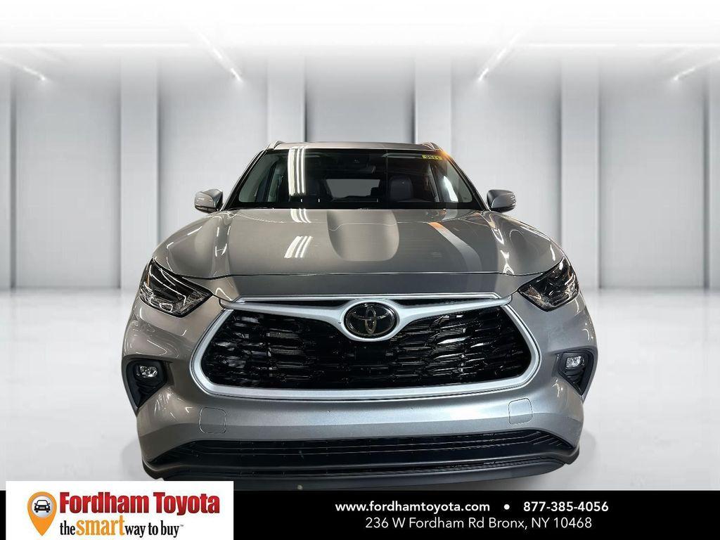 used 2025 Toyota Highlander car, priced at $43,999