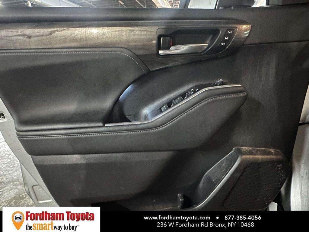 used 2023 Toyota Highlander car, priced at $38,999