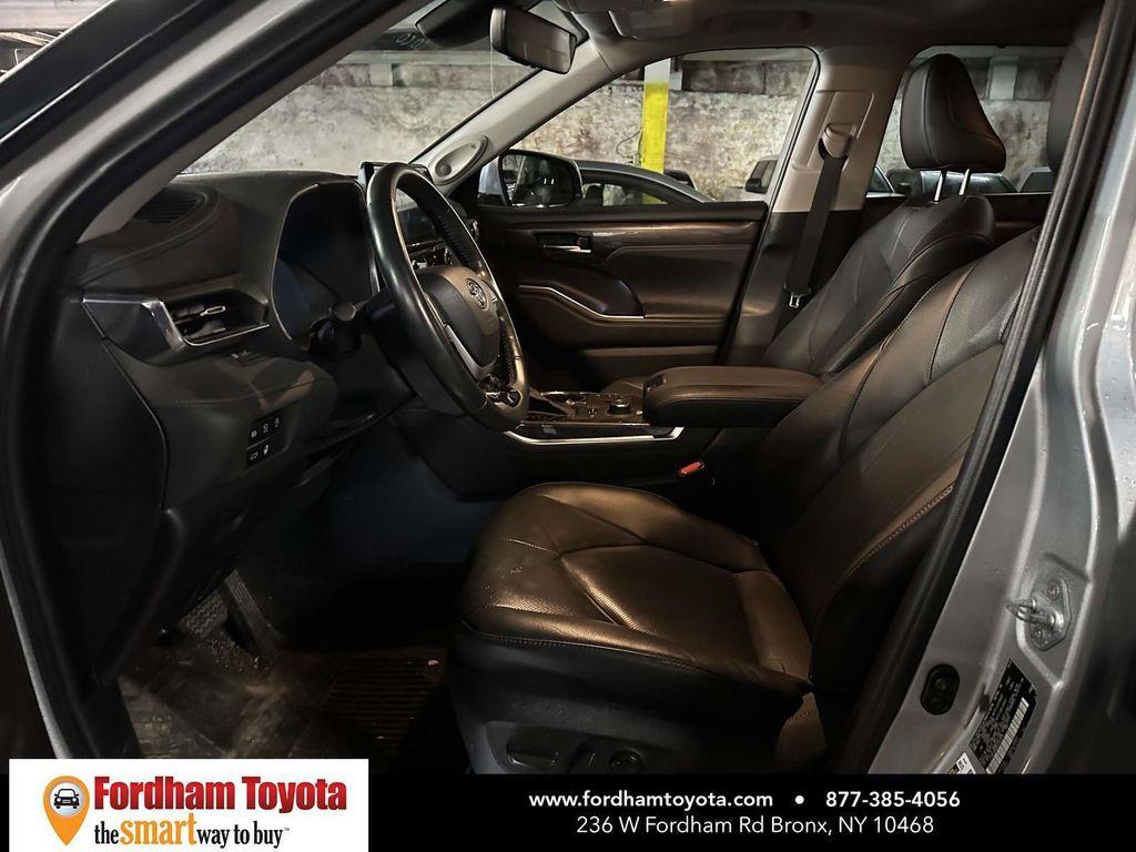 used 2023 Toyota Highlander car, priced at $38,999