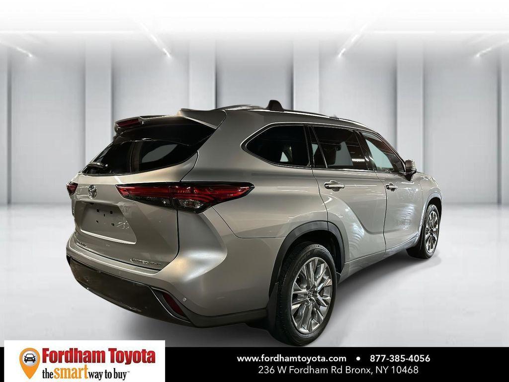 used 2023 Toyota Highlander car, priced at $38,999