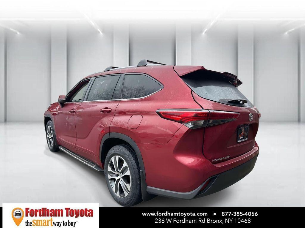 used 2022 Toyota Highlander car, priced at $33,699
