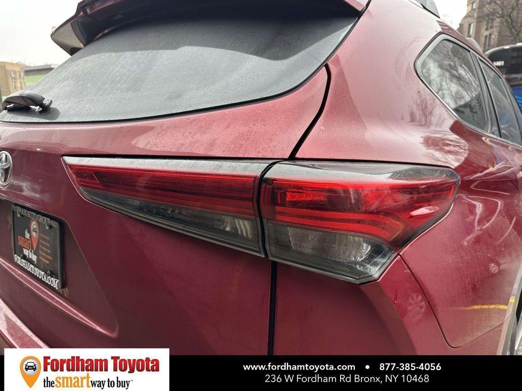 used 2022 Toyota Highlander car, priced at $33,699