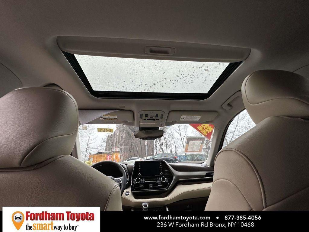 used 2022 Toyota Highlander car, priced at $33,699
