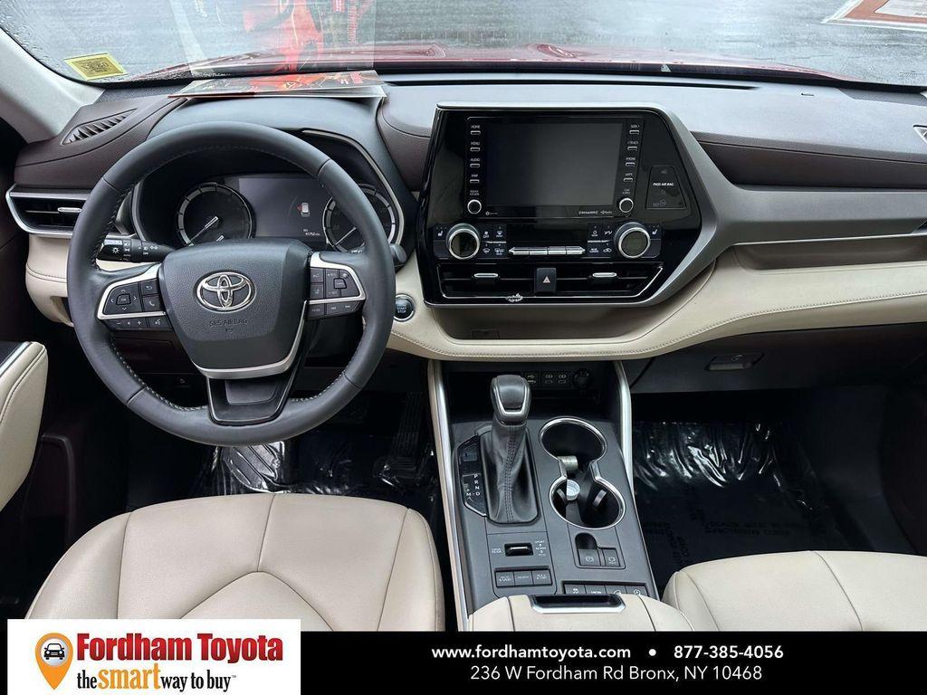 used 2022 Toyota Highlander car, priced at $33,699
