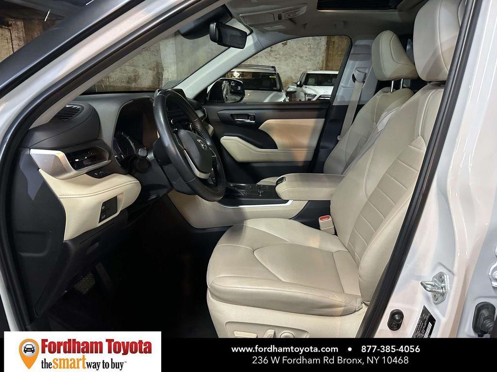 used 2023 Toyota Highlander Hybrid car, priced at $43,999