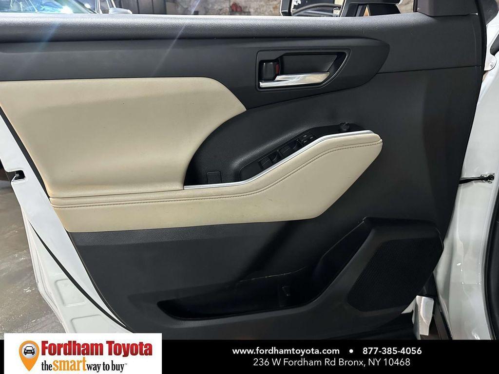 used 2023 Toyota Highlander Hybrid car, priced at $43,999