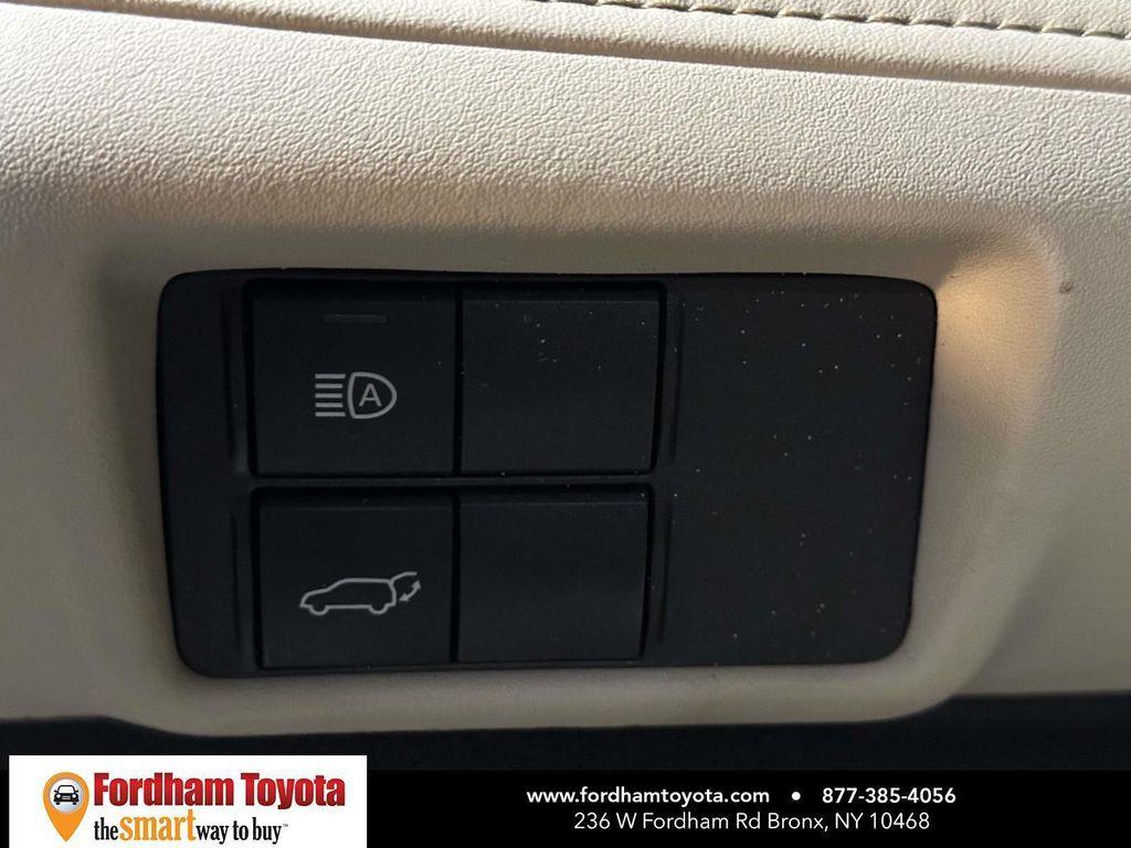 used 2023 Toyota Highlander Hybrid car, priced at $43,999