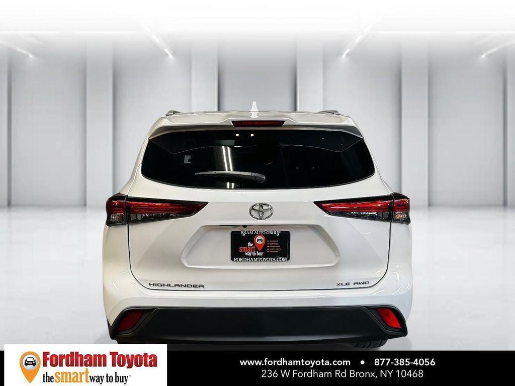 used 2022 Toyota Highlander car, priced at $30,999