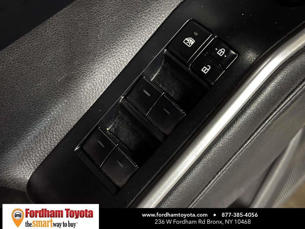 used 2022 Toyota Highlander car, priced at $30,999