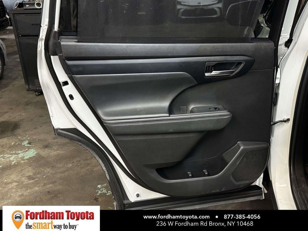 used 2022 Toyota Highlander car, priced at $30,999