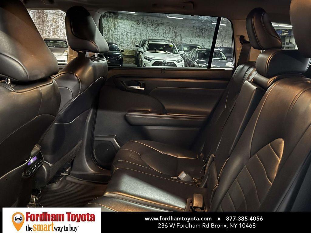 used 2022 Toyota Highlander car, priced at $30,999
