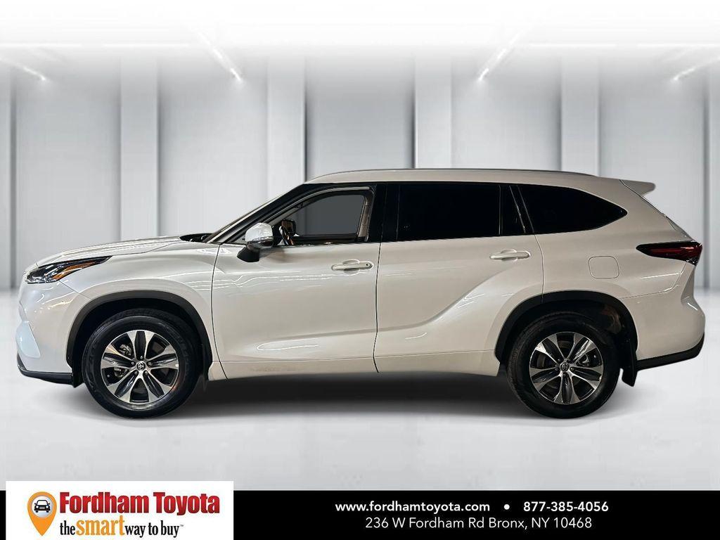 used 2022 Toyota Highlander car, priced at $30,999