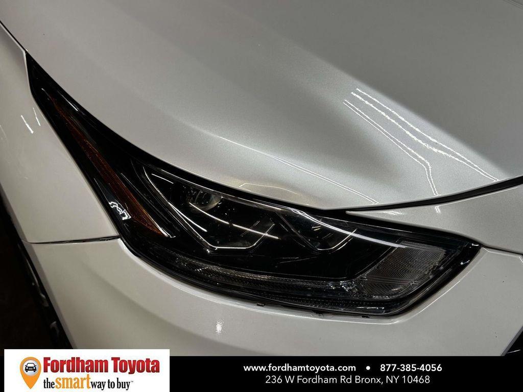 used 2022 Toyota Highlander car, priced at $30,999