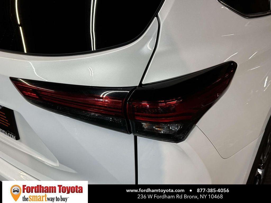 used 2022 Toyota Highlander car, priced at $30,999