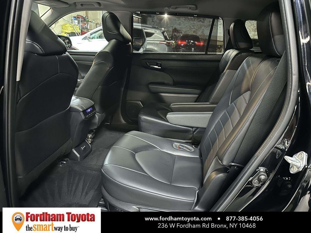 used 2022 Toyota Highlander car, priced at $33,999