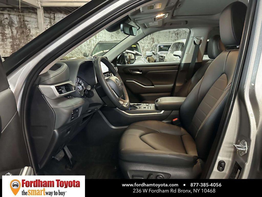 used 2025 Toyota Highlander car, priced at $46,599