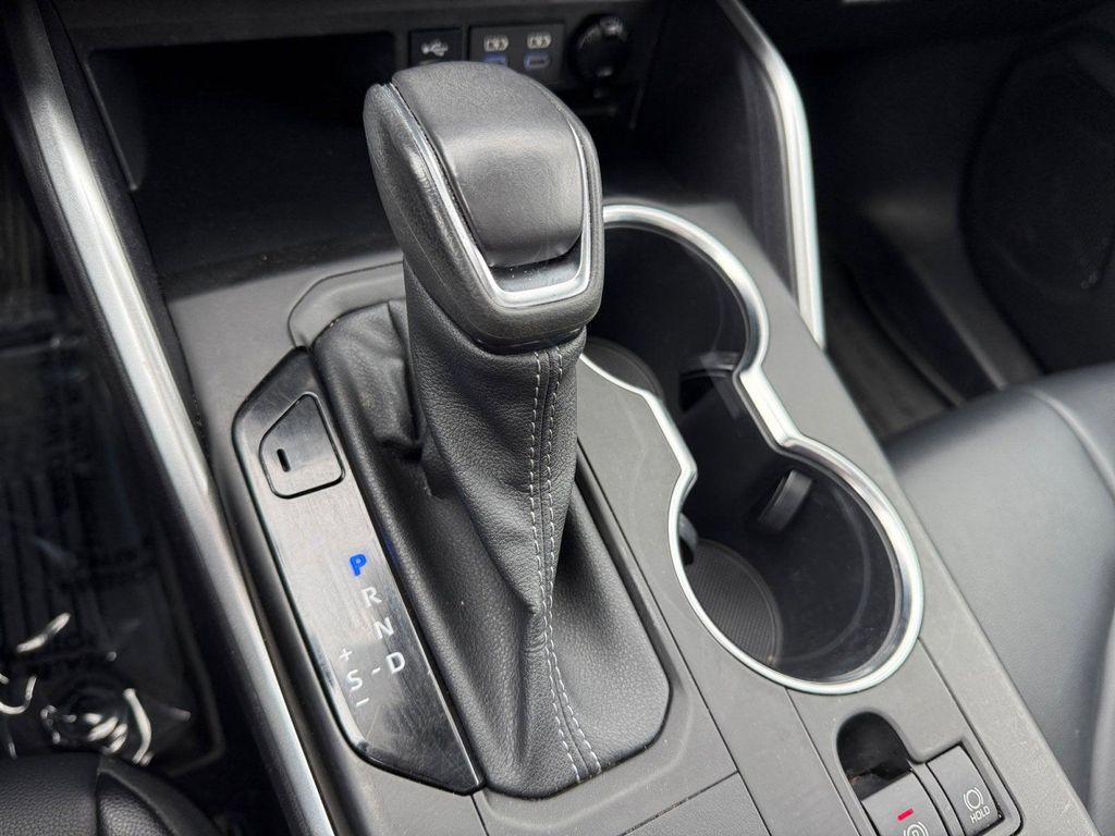 used 2022 Toyota Highlander Hybrid car, priced at $32,988