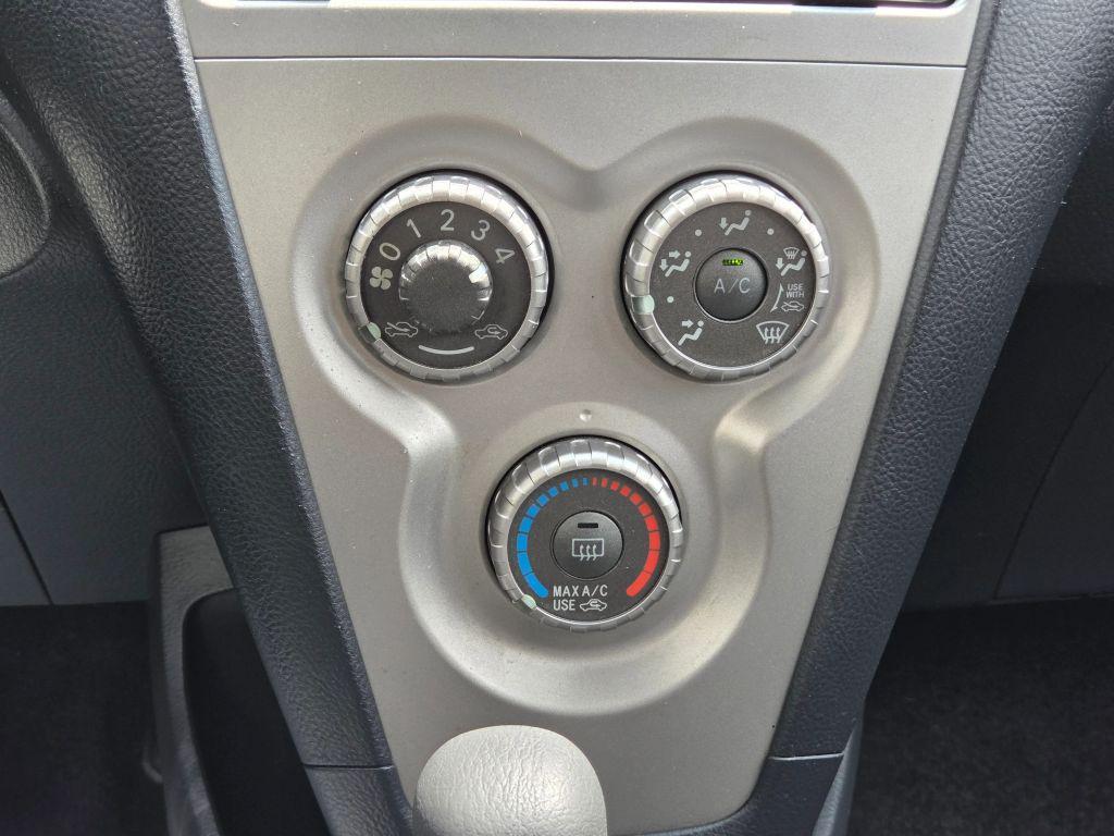 2012 Silver Toyota Yaris
