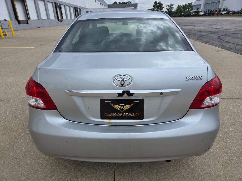 2012 Silver Toyota Yaris
