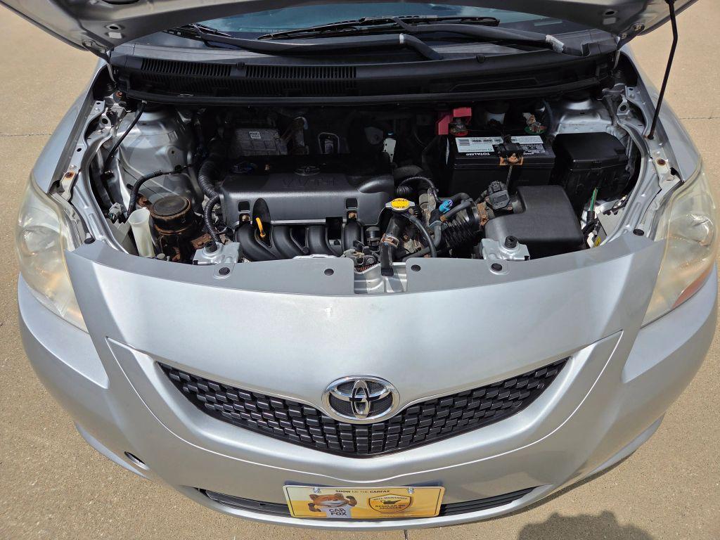2012 Silver Toyota Yaris