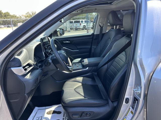 2021 Celestial Silver Metallic Toyota Highlander