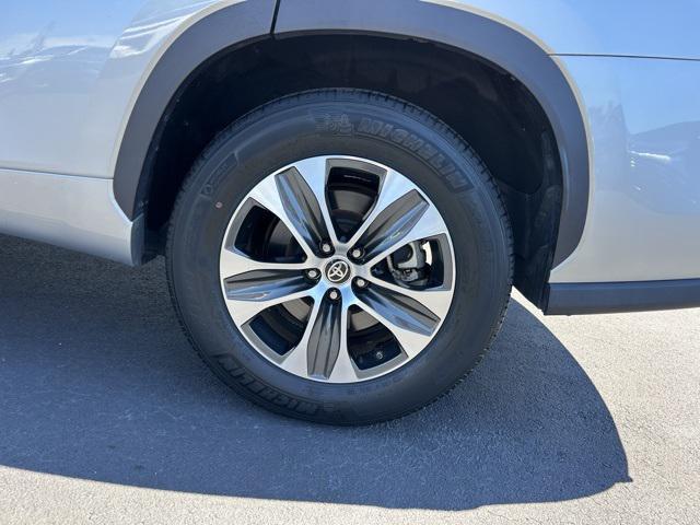 2021 Celestial Silver Metallic Toyota Highlander