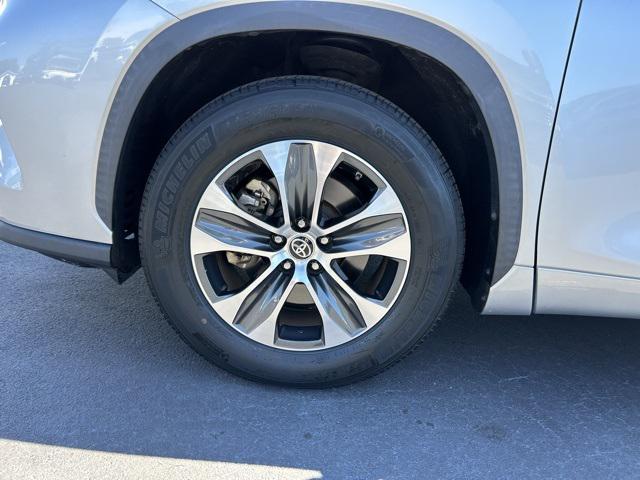 2021 Celestial Silver Metallic Toyota Highlander