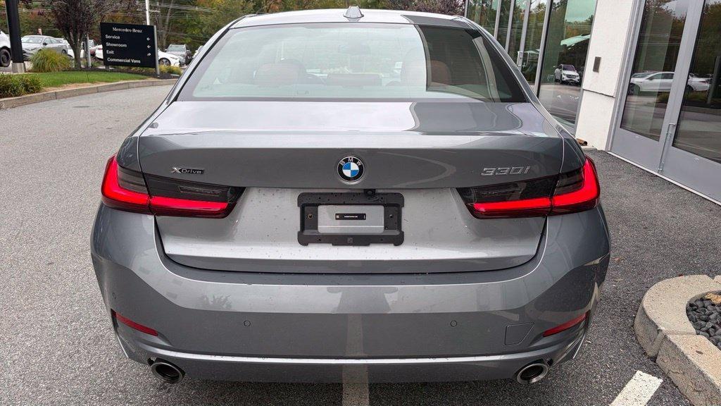BMW 3 Series view 3