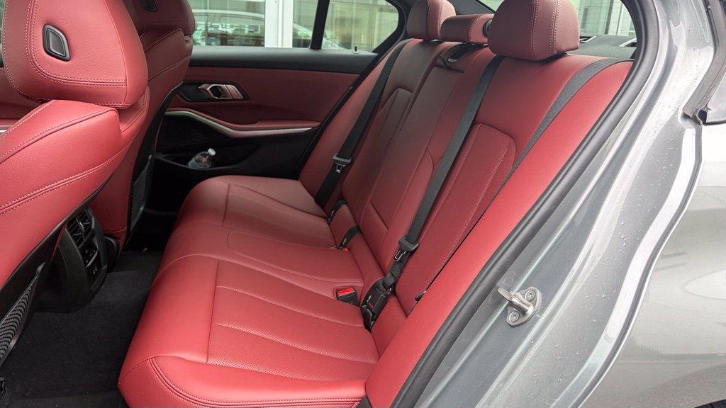 BMW 3 Series view 9