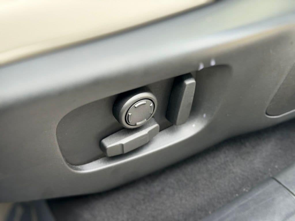 used 2022 Land Rover Range Rover Velar car, priced at $38,440