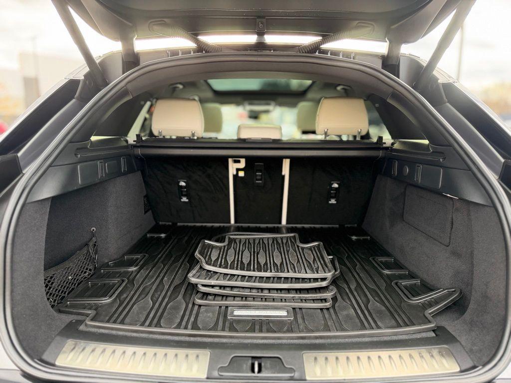 used 2022 Land Rover Range Rover Velar car, priced at $38,440