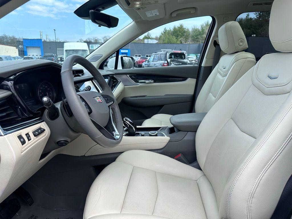 used 2023 Cadillac XT6 car, priced at $35,995