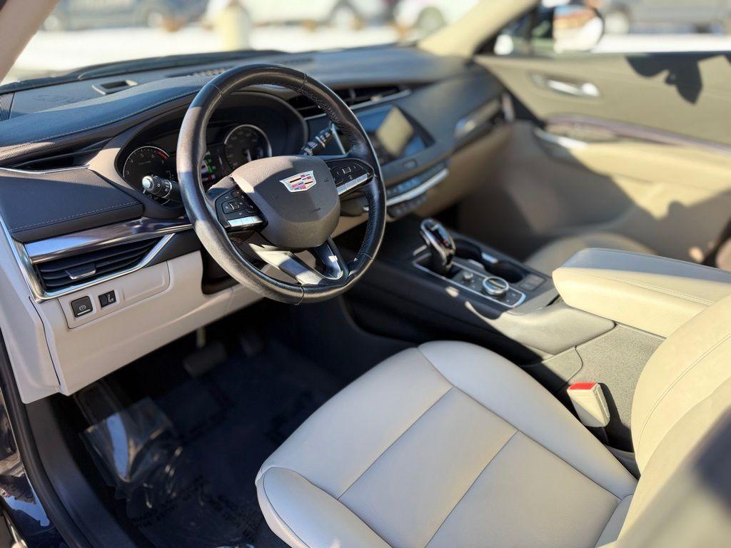 used 2022 Cadillac XT4 car, priced at $24,894