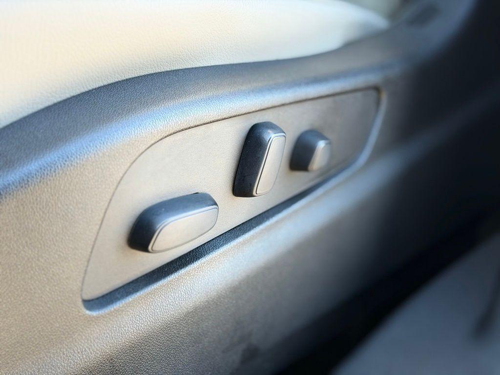 used 2022 Cadillac XT4 car, priced at $24,894