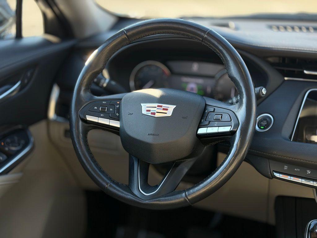 used 2022 Cadillac XT4 car, priced at $24,894