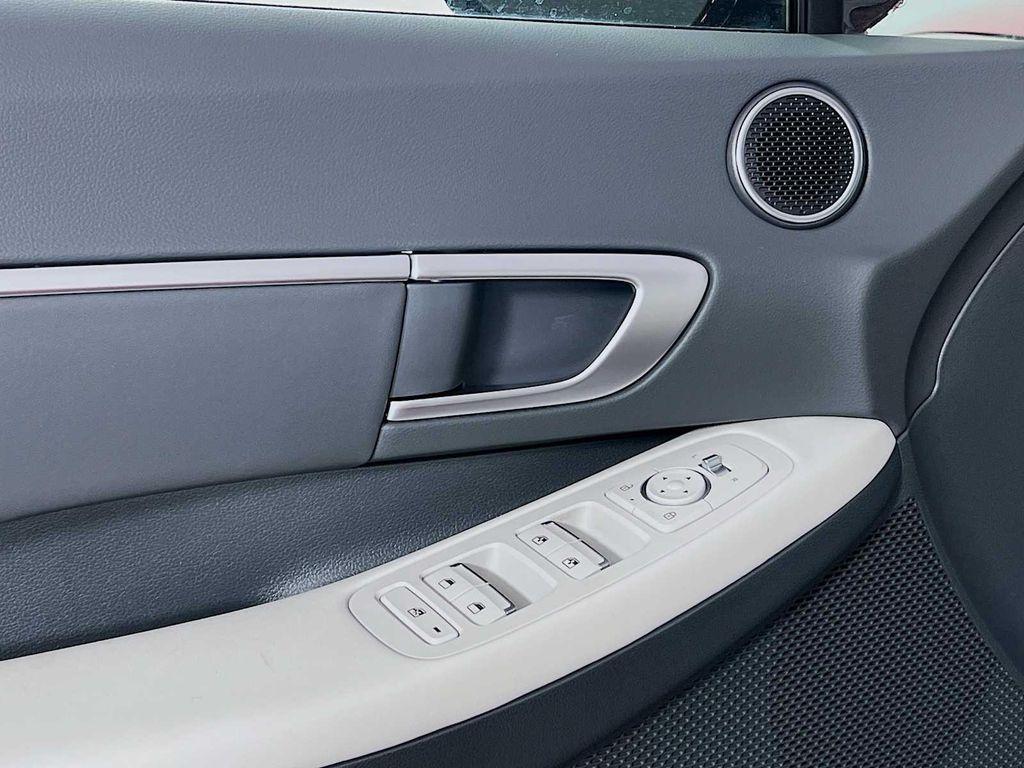 new 2025 Hyundai Sonata Hybrid car, priced at $31,354