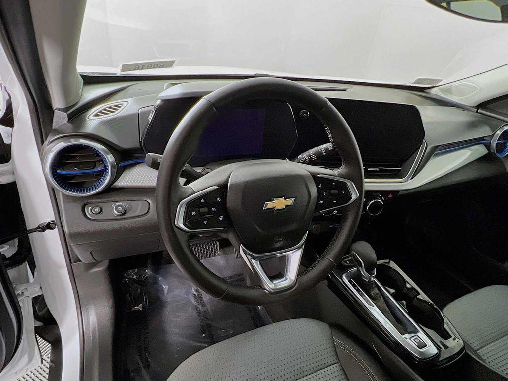 used 2025 Chevrolet Trax car, priced at $21,524