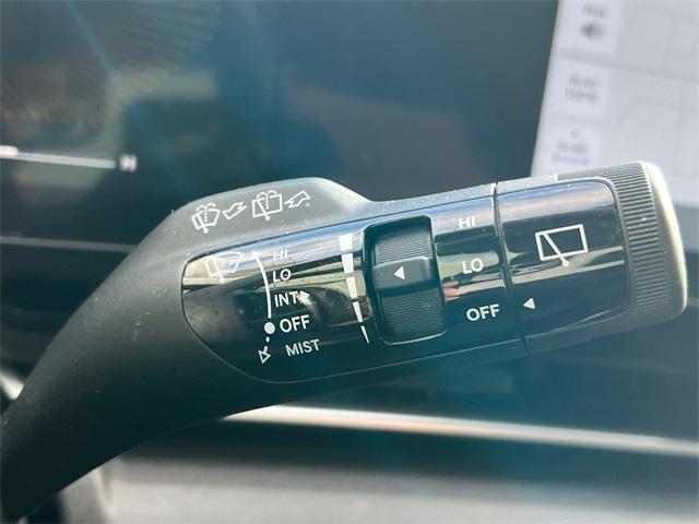 used 2025 Kia Carnival car, priced at $35,198