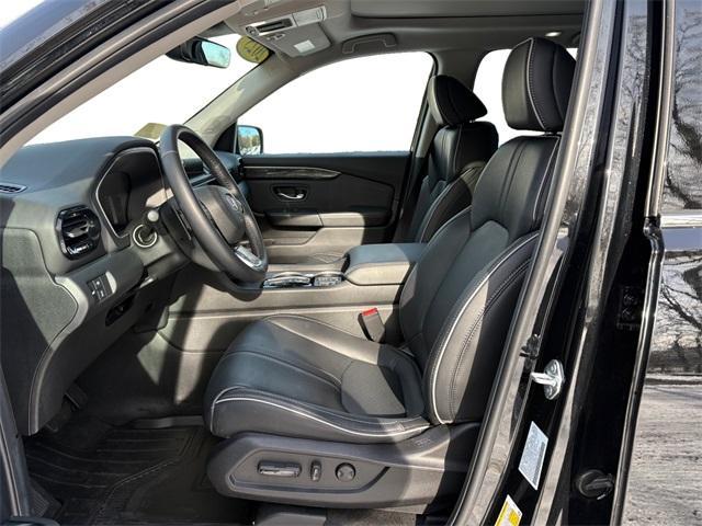 used 2025 Honda Pilot car, priced at $45,672