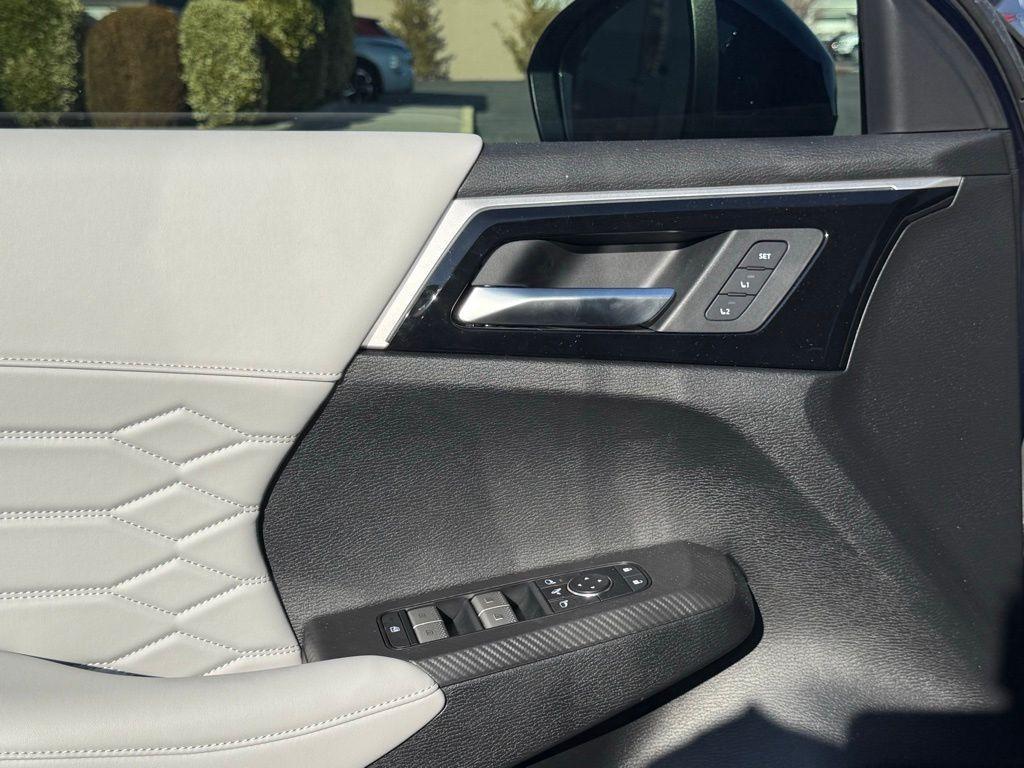 used 2025 Mitsubishi Outlander car, priced at $31,855