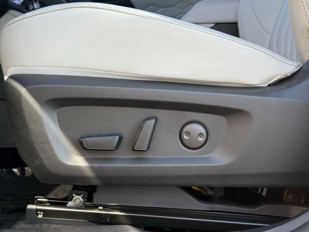 used 2025 Mitsubishi Outlander car, priced at $31,855