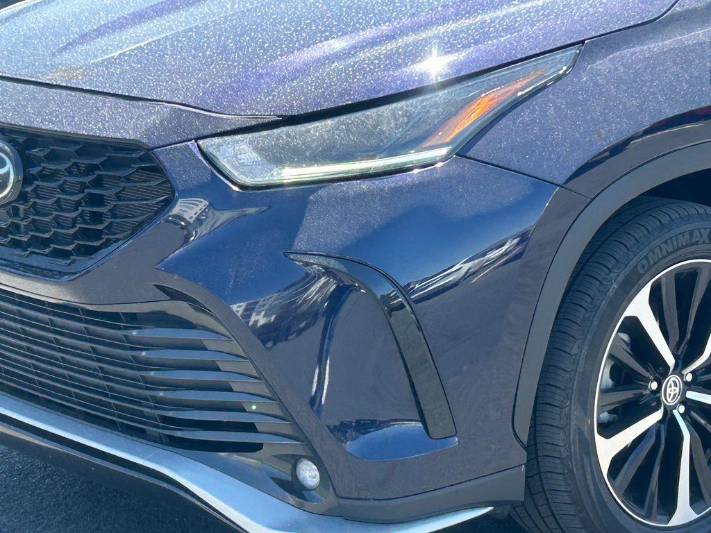 used 2022 Toyota Highlander car, priced at $32,166
