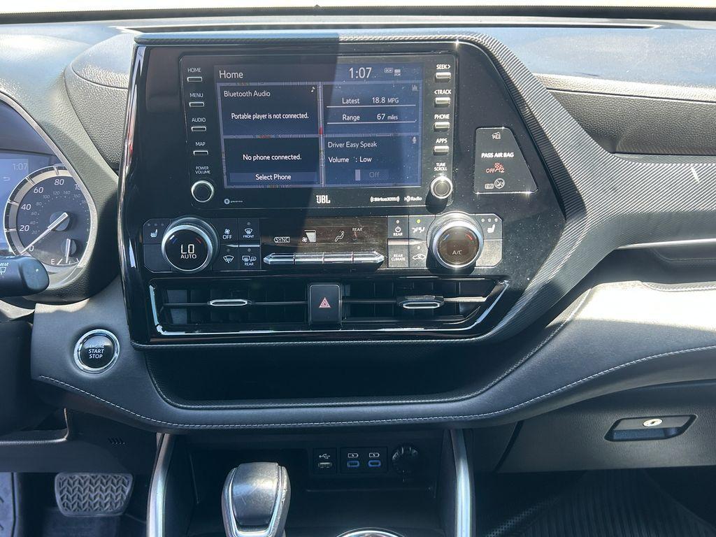 used 2022 Toyota Highlander car, priced at $32,166